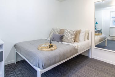 1 bed studio, Bassett Green Road, Swaythling, Southampton, SO163QB - Image 1